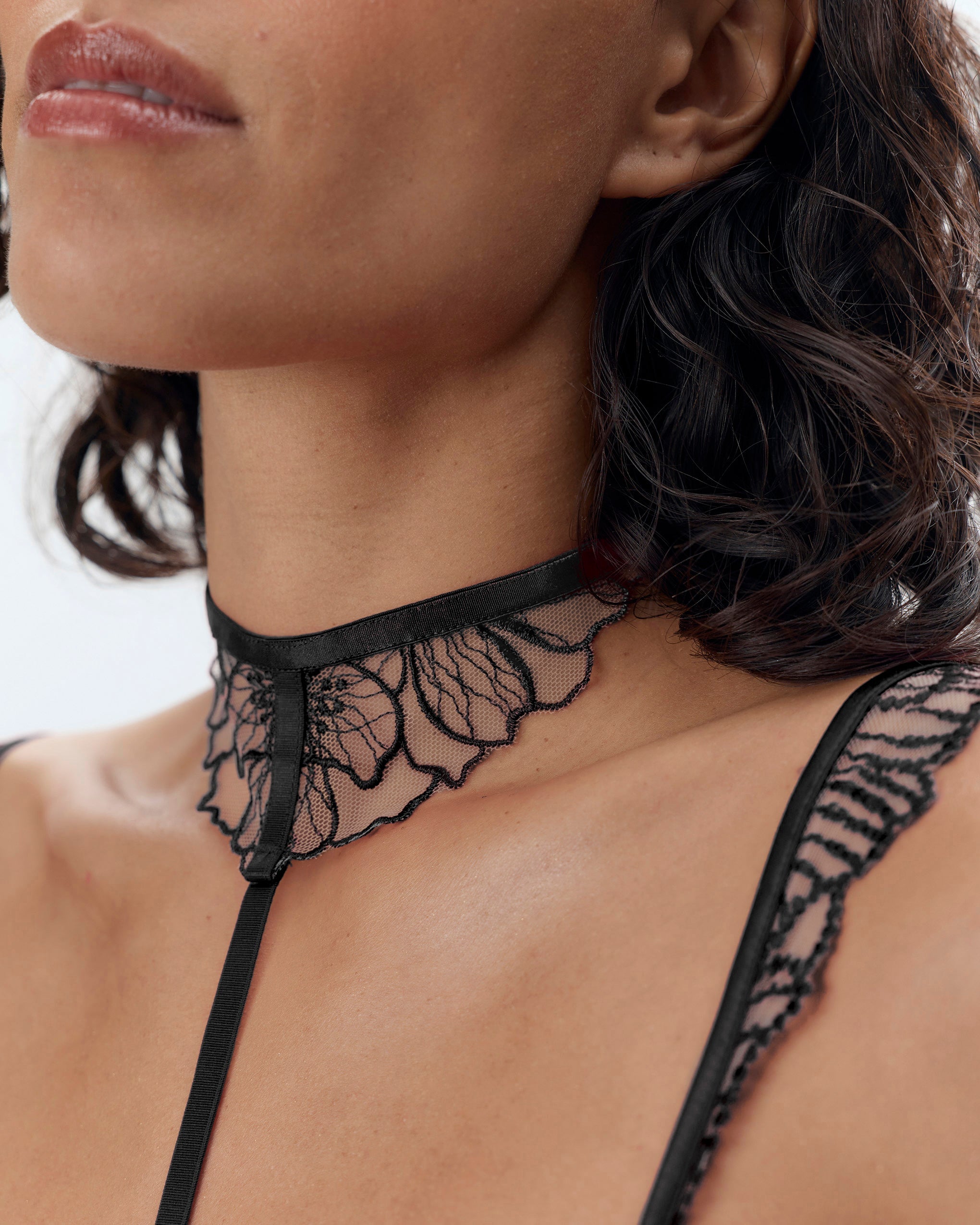 Amarosa Suspender Harness with Detachable Collar Black